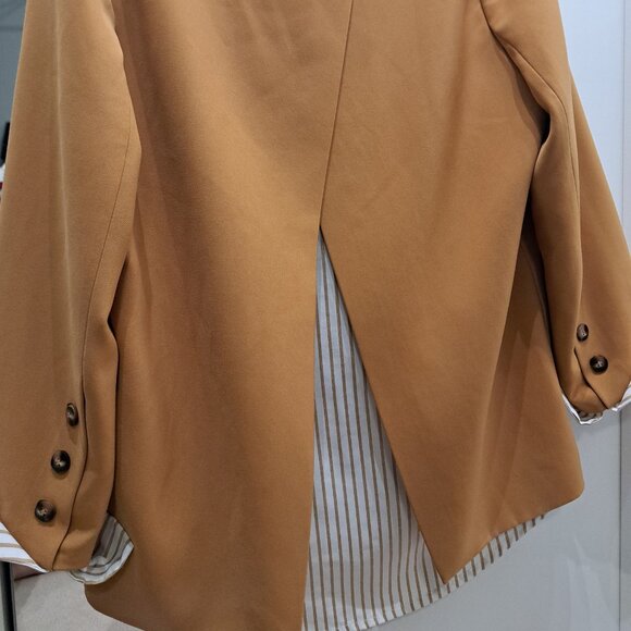 Swing Back Blazer - Picture 3 of 4